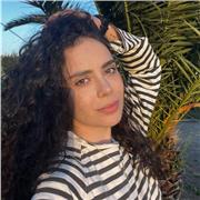 Profesora titulada en Filología Hispánica y el Máster en formación del profesorado por la Universidad de Salamanca.