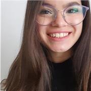 Profesora de ingles imparte clase a niños