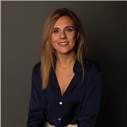 Sono una pedagogista e una docente 
Amo insegnare e creare un metodo di misura per ogni bambino nelle elementari  e nelle medie