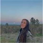Soy profesora de Educación Primaria con mención en Educación Física y formación en Audición y Lenguaje. 