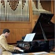Ragazzo diplomato offre lezioni private di pianoforte in zona Milano e hinterland