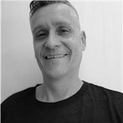 Formateur-enseignant. +25 ans en marketing, communication et développement business, en France et à l’international.