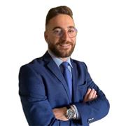 Sono un praticante revisore legale dei conti, lavoro presso una società di revisione contabile. Laureato magistrale in Economia mercati e management all'Università degli Studi di Ferrara, impartisco lezioni di microeconomia, macroeconomia, economia aziend