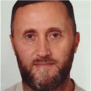 Soy profesor de autoescuela, pero aficionado al aprendizaje de idiomas: especialmente el inglés, el árabe y el francés