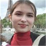 Soy una chica con mucha energía que quiere trabajar. Mi alumno ideal  sería uno con interés por mi cultura y mi idioma.