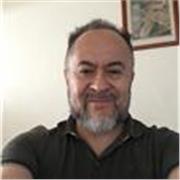 Profesor especializado en periodismo con experiencia ejercida en este campo