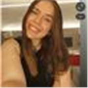 Soy una chica titulada en Cuidados Auxiliares de Enfermería, mi vocación es el cuidado de las personas peques y mayores.