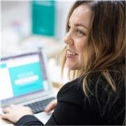 Amplia experiencia como diseñadora gráfica, diseño web y experiencia de usuario y de cliente.