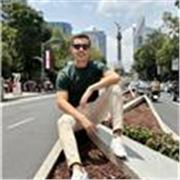 Profesor de Administración de Empresas y Derecho ofrece clases online personalizadas para estudiantes y profesionales.