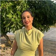 Profesora en atención inicial y avanzada al paciente para Técnicos en emergencias sanitarias.
Profesora de anatomía y fisiología