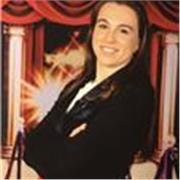 Professora de Educação Física, Recreadora internacional. Monitora em viagens de formatura