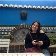 Soy una persona empática, trabajadora y comprensiva, me gusta ayudar. Me gustaría dar clase de ciencias o cuidar niños.