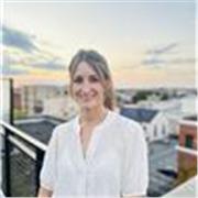 Profesora titulada en enseñanza de inglés como lengua extranjera, con 9 años de experiencia en secundaria y en primaria. 