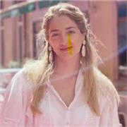 Plus que de la grammaire, je t’enseigne à vivre l’espagnol : découvre la langue, la culture et ta propre voix.