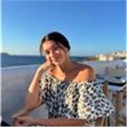 Doy clases particulares de apoyo escolar en inglés. Soy Lidia, maestra de educación primaria, y me apasiona compartir conocimientos. Como docente, creo en la importancia de construir una base sólida para alcanzar metas más altas. Mediante mi enfoque colab