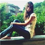 Madrelingua italiana, ex studentessa di liceo classico e laureata, impartisce lezioni di italiano a studenti e a persone che hanno bisogno di imparare l’italiano