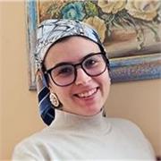 Studentessa universitaria da ripetizioni per studenti di scuole medie e superiori e aiuto-compiti per bambini delle elementari