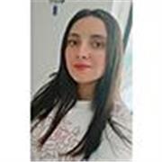 Profesora de música que imparte clases a niños de todas las edades