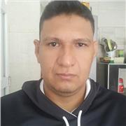 Profesor de matemáticas que imparte clases a niños de todas las edades