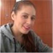 Profesora de inglés imparte clase a niños desde 8 años en adelante, aprendizaje enfocado a la lúdica y práctica del estudiante