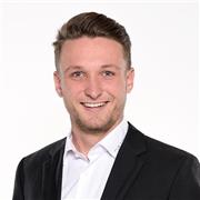 Sportmanagement Student der Mathe für alle Altersgruppen unterrichtet