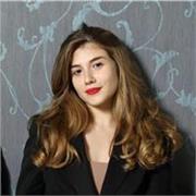 Laureata in lingue, studentessa magistrale in Traduzione e Interpretariato presso Unito, propone lezioni di inglese e francese per ragazzi di scuola media e liceo a Torino