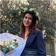 Sono Katerina, laureata in Mediazione Linguistica con la lode. Offro ripetizioni di inglese sia online che in presenza