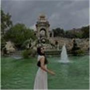 Profesora de inglés nativa con 5 años de experiencia ofrece clases particulares para niños y adultos en Barcelona y alrededores. 