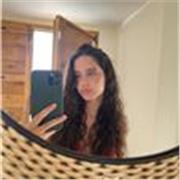 Me defino como una chica muy aplicada, que se tres idiomas, y que soy muy buena con los niños y les podría ayudar bastante 