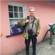 Profesor de piano/teclado moderno en lengua inglesa