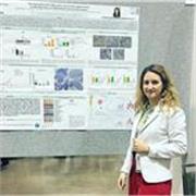 Dottoressa in Biotecnologie mediche e dottoranda in immunologia molecolare impartisce lezioni di biologia, genetica, laboratorio