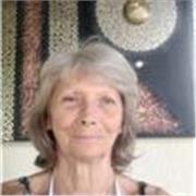 Sono a disposizione per aiutare i ragazzi che hanno difficoltá a eseguire i compiti a casa e non hanno nessuno che li segue