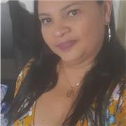 Profesor de biologia imparte clase a niños de primaria