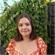 Profesora de inglés que imparte clases. He vivido en Irlanda y hablo muy fluído. Saqué un diez en la EVAU de inglés