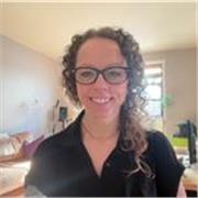 A native English speaker with more than 20 years of teaching experience offering online English classes for children and adults.