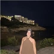 chica joven con ganas de enseñar a niños de una forma original y divertida