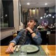 Profesor de inglés con título de C1 Advanced y experiencia viviendo 1 año en Estados Unidos. 