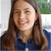 Jeune étudiante, j'adore transmettre, soutenir et faire ce que je peux pour aider les plus jeunes ! 