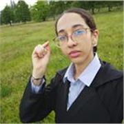 Ragazza in quarto superiore bilingue, livello di inglese B3