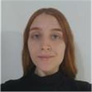 Profesora de inglés y español imparte clases a niños y adultos