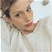Profesora de Inglés con amplia experiencia en todas las edades. Especialmente adultos. Te propongo clases dińamicas y divertidas llenas de aprendizaje. Aprendé diferente!