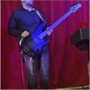 Diplomato in accademia musicale PERCENTOMUSICA di Roma . Ho appreso le migliori metodologie tecniche e studio dell'armonia sullo strumento . Ho alle spalle esperienze live e studio recording . Metodo di apprendimento personalizzato
