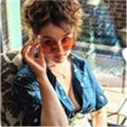 I would describe myself as a creative empathetic. I'd love to be able to help the people who are looking to learn and hope that alongside the language learning we find we can all teach each other something new and interesting!