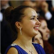 Laureata al conservatorio Arrigo Boito in canto lirico. Lavoro presso due scuole di musica (Professional Music Institute e Music All) a Reggio Emilia