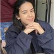 Estudiante de medicina imparte clases de inglés de primaria y secundaria