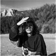 Titulada en fotografía, con experiencia impartiendo talleres y organizando eventos culturales artísticos.