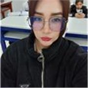 Profesora de Español imparte clase a todas la edades