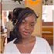 Profesora de inglés imparte clases a tanto. A adultos como a menores