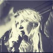 CANTANTE PROFESIONAL Y VOCAL COACH DICTA CLASES DE CANTO EN ALCORCON