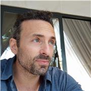 Philosophie-Tutor. Selbst begeistert, freue ich mich, sofern ich neugierige Menschen in die Philosophie einführen darf.